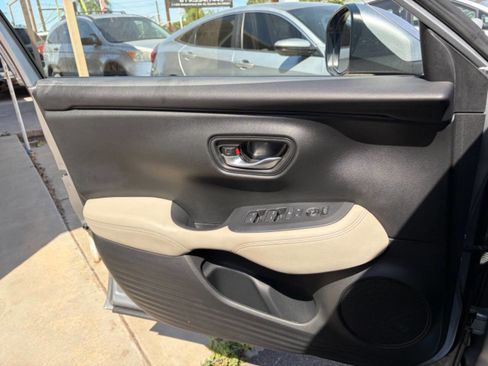 Used 2023 Honda HR-V LX image 15