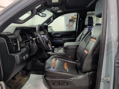 Used 2024 GMC Sierra 1500 AT4 w/ Technology Package AWD/4WD image 6