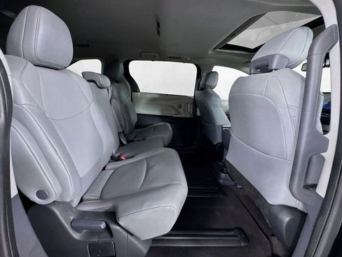 Used 2024 Toyota Sienna XLE image 30