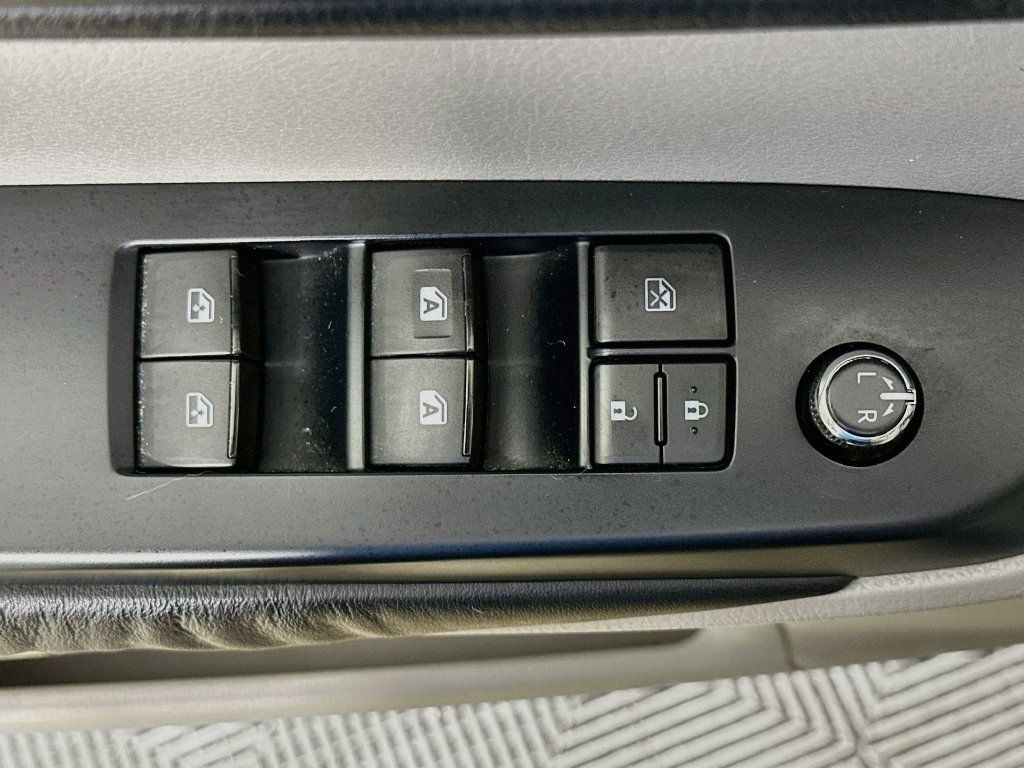 Used 2016 Toyota Highlander XLE FWD image 22