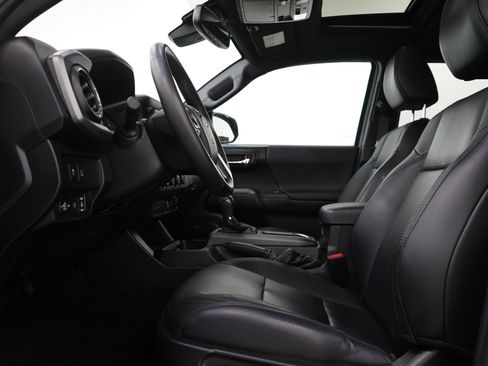 Used 2021 Toyota Tacoma TRD Sport w/ TRD Premium Sport Package AWD/4WD image 22