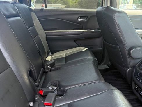 Used 2017 Honda Pilot Touring image 10
