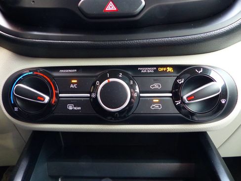 Used 2022 Kia Soul LX image 27