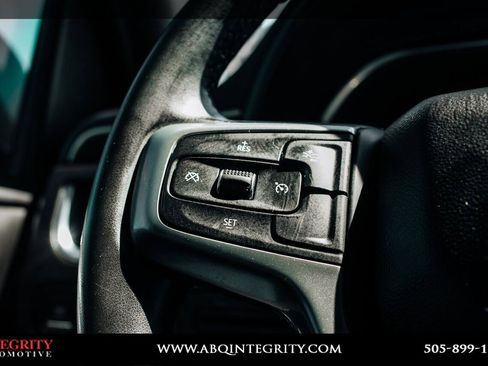 Used 2024 Chevrolet Suburban LT RWD image 27