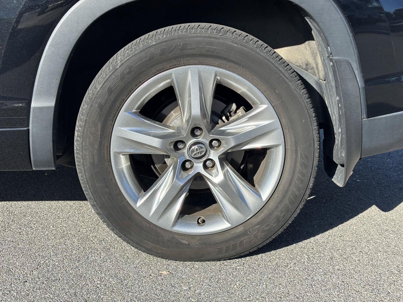 Used 2017 Toyota Highlander Limited AWD/4WD image 6