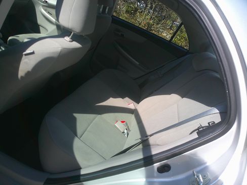 Used 2013 Toyota Corolla LE image 33