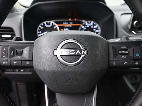 Used 2025 Nissan Rogue SV AWD/4WD image 19