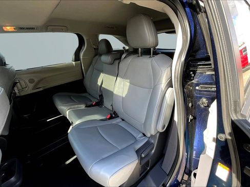 Used 2024 Toyota Sienna XLE image 18