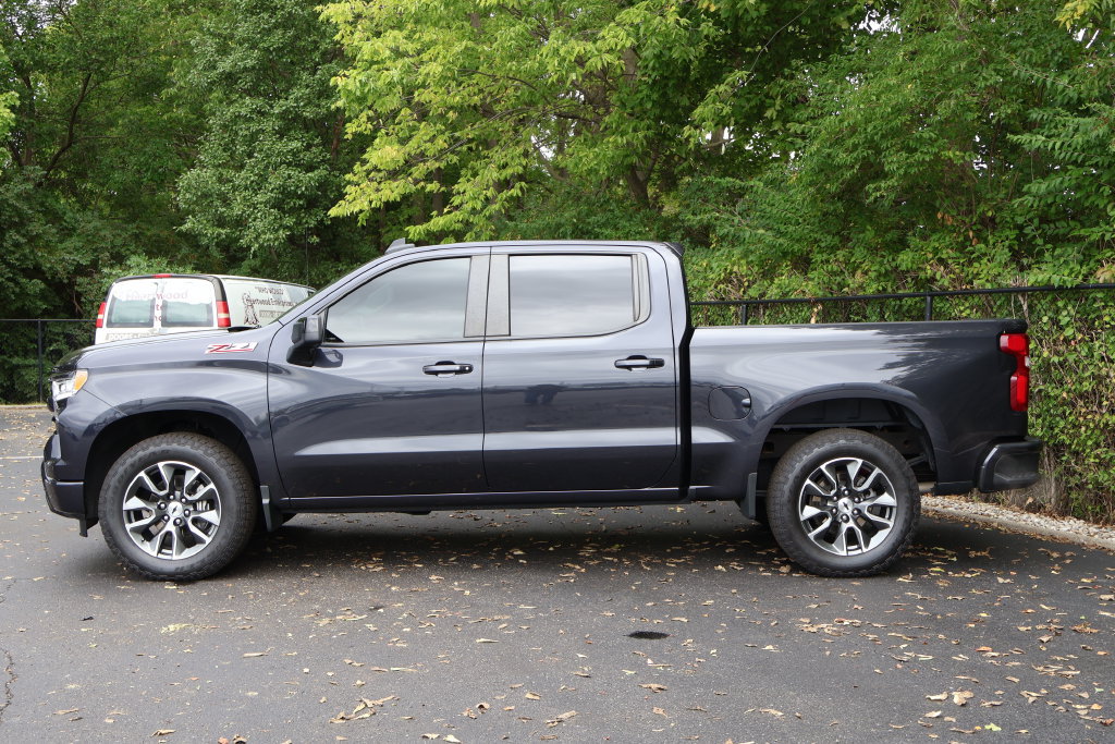 Used 2023 Chevrolet Silverado 1500 RST w/ Z71 Off-Road Package AWD/4WD image 4