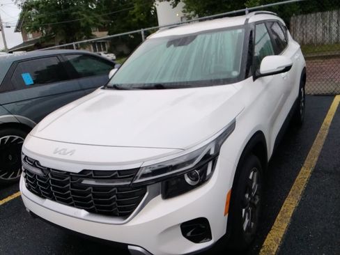 Used 2024 Kia Seltos S AWD/4WD image 6