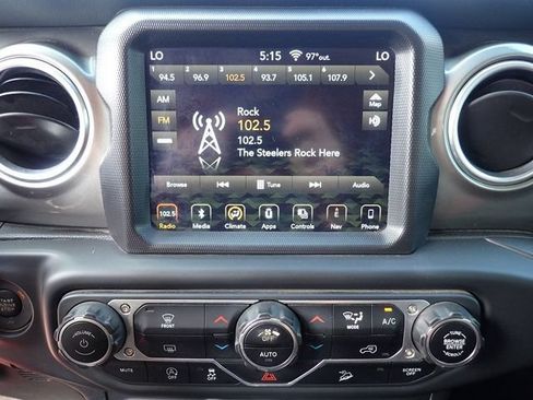 Used 2018 Jeep Wrangler Unlimited Sahara w/ Uconnect 4C Nav & Sound Group AWD/4WD image 15