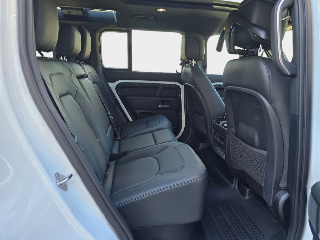 New 2026 Land Rover Defender 110 X-Dynamic SE AWD/4WD image 11
