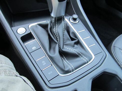 Used 2022 Volkswagen Jetta SE image 68