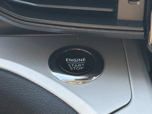 Used 2024 Ford Explorer XLT RWD image 25