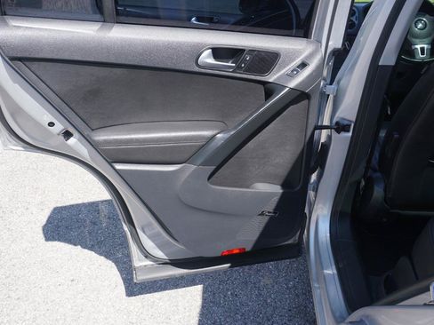 Used 2015 Volkswagen Tiguan SEL FWD image 16