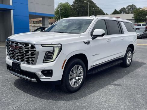 Used 2025 GMC Yukon XL Denali AWD/4WD image 7