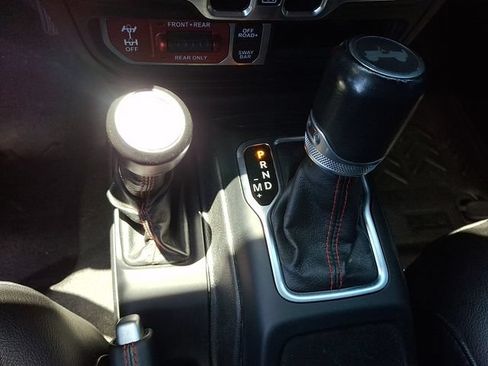 Used 2022 Jeep Wrangler Unlimited Rubicon w/ Safety Group AWD/4WD image 14