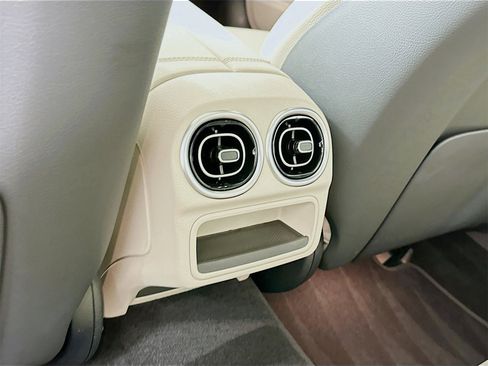 Used 2025 Mercedes-Benz C 300 Sedan image 29