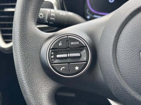 Certified 2025 Kia Soul LX w/ LX Technology Package FWD image 17