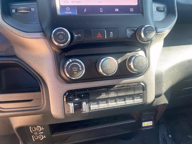 Used 2024 RAM 3500 Tradesman w/ Chrome Appearance Group AWD/4WD image 27