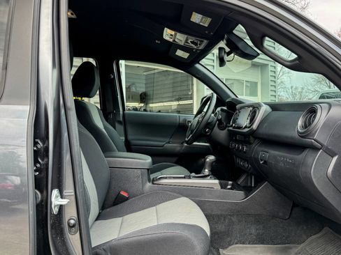Used 2023 Toyota Tacoma TRD Off-Road image 12