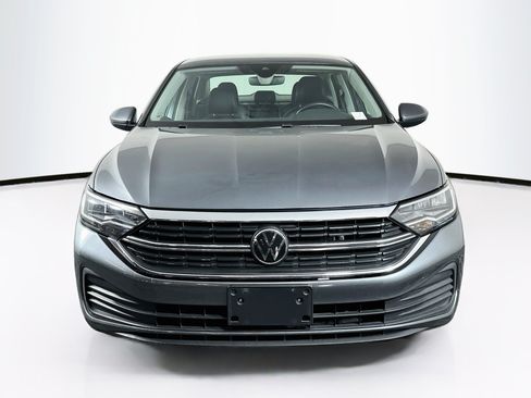 Used 2024 Volkswagen Jetta SE FWD image 2