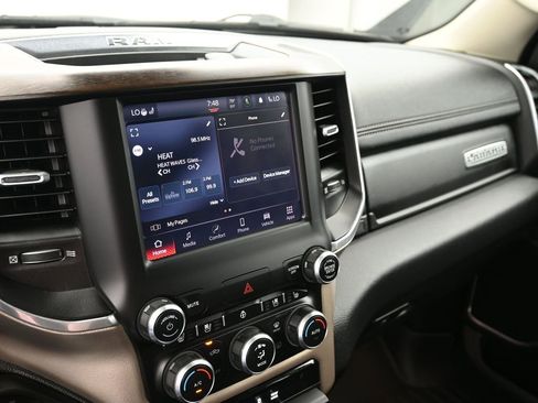 Used 2022 RAM 1500 Laramie AWD/4WD image 16