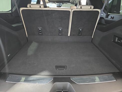 Used 2022 Cadillac Escalade ESV Sport AWD/4WD image 9