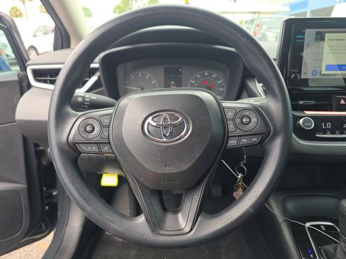 Used 2025 Toyota Corolla LE FWD image 7