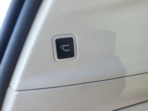 Used 2022 Chrysler Pacifica Touring-L image 9