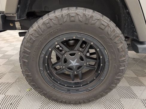 Used 2015 Jeep Wrangler Unlimited Sport w/ Quick Order Package 24S AWD/4WD image 16