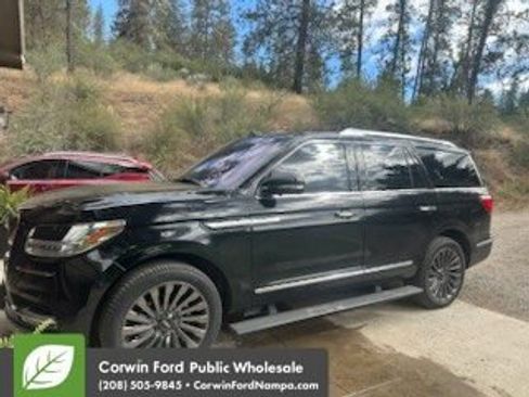 Used 2018 Lincoln Navigator Reserve w/ Technology Package AWD/4WD image 3