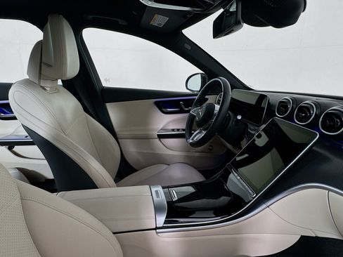 Used 2025 Mercedes-Benz C 300 Sedan image 26