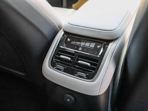 New 2026 Volvo XC90 T8 Plus w/ Protection Package Premier AWD/4WD image 20