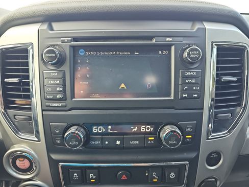 Used 2018 Nissan Titan PRO-4X w/ Pro-4x Convenience Package AWD/4WD image 19