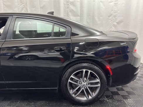 Used 2019 Dodge Charger SXT image 4
