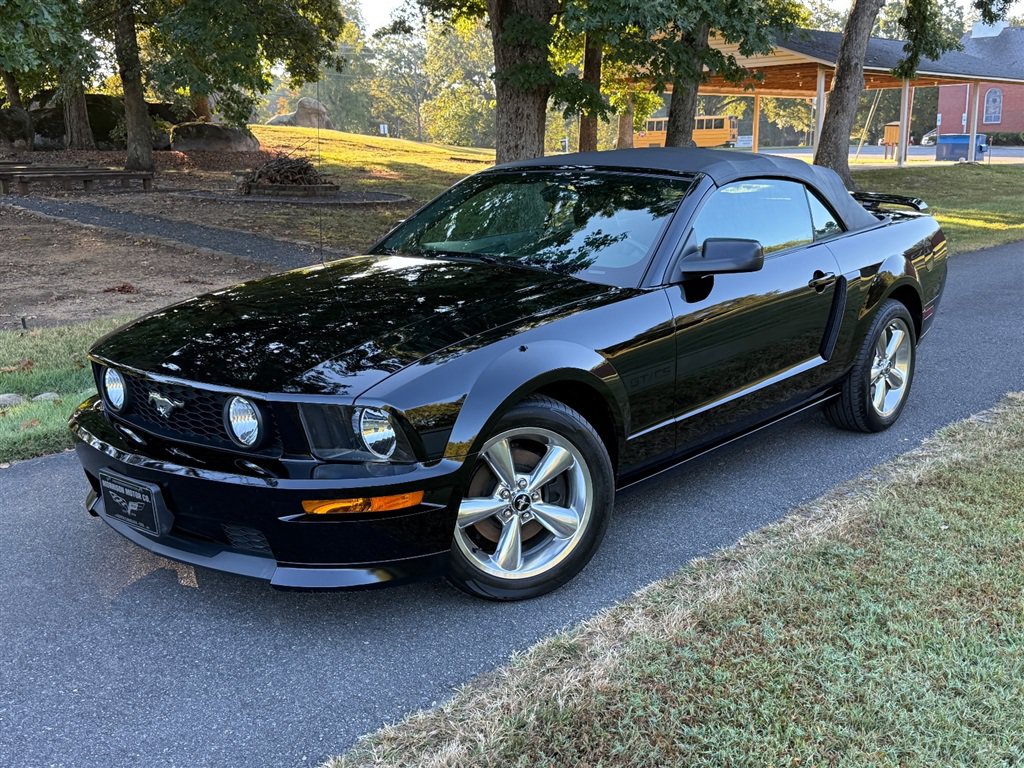 Used 2007 Ford Mustang GT RWD image 3