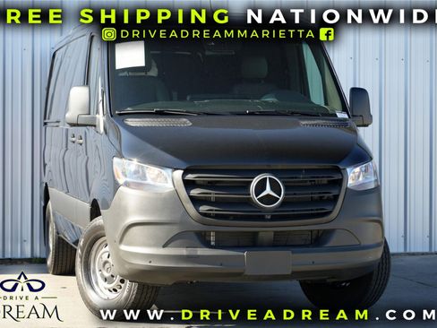 Used 2024 Mercedes-Benz Sprinter 2500 image 2