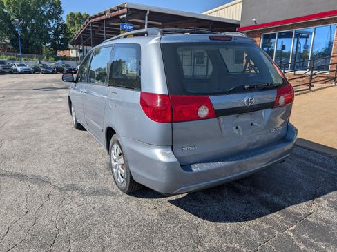 Used 2010 Toyota Sienna FWD image 3