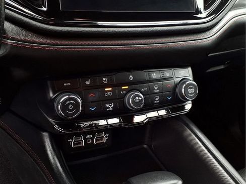 Used 2024 Dodge Durango GT AWD/4WD image 8