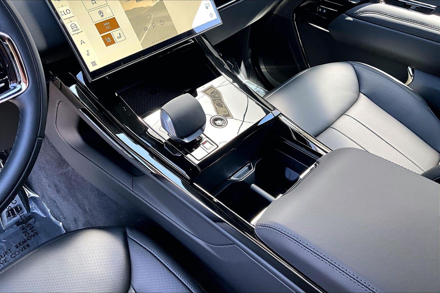 New 2027 Land Rover Range Rover Sport Dynamic SE AWD/4WD image 8