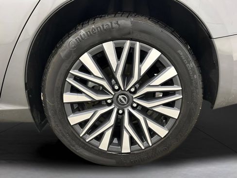 Used 2024 Nissan Altima 2.5 SV AWD/4WD image 25