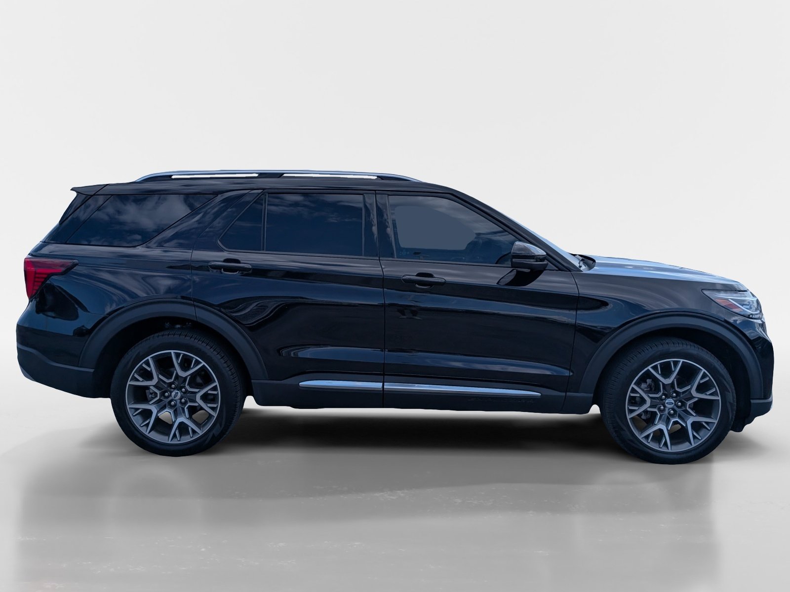 Used 2025 Ford Explorer Platinum w/ Ultimate Package AWD/4WD image 3