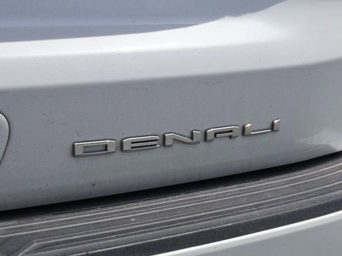Used 2023 GMC Yukon Denali AWD/4WD image 15