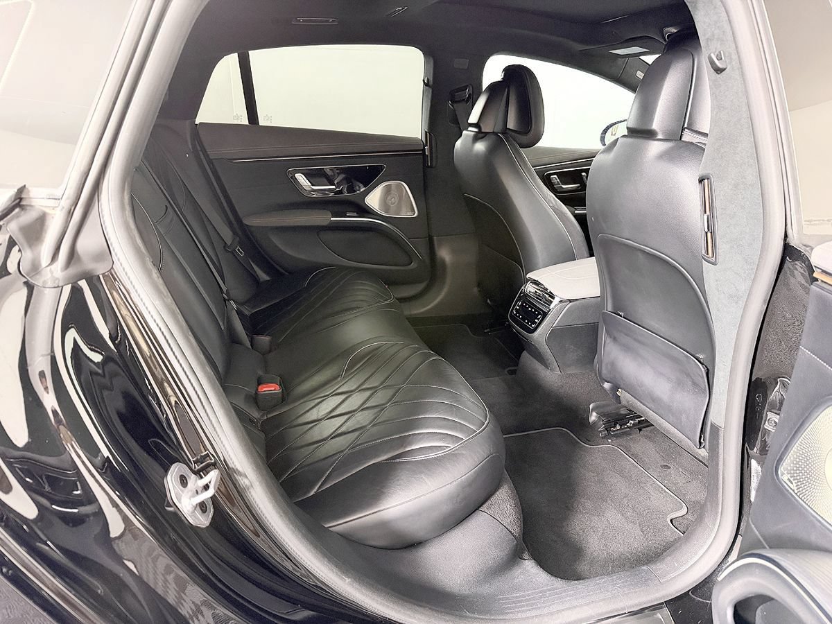 Used 2022 Mercedes-Benz EQS 580 4MATIC Sedan image 40