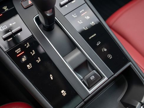 New 2026 Porsche Macan Turbo AWD/4WD image 21