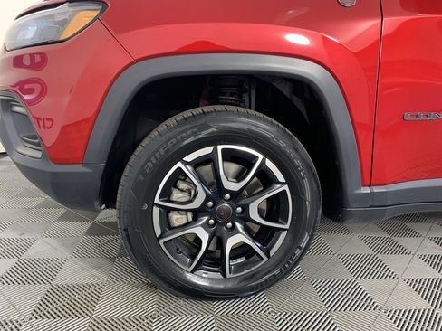 Used 2025 Jeep Compass Trailhawk AWD/4WD image 9