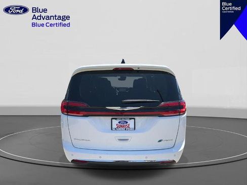 Used 2024 Chrysler Pacifica Limited FWD image 6