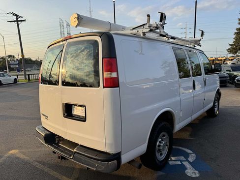 Used 2014 Chevrolet Express 2500 RWD image 5
