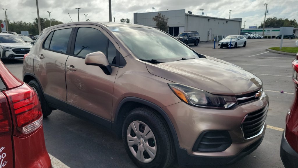 Used 2018 Chevrolet Trax LS FWD image 2